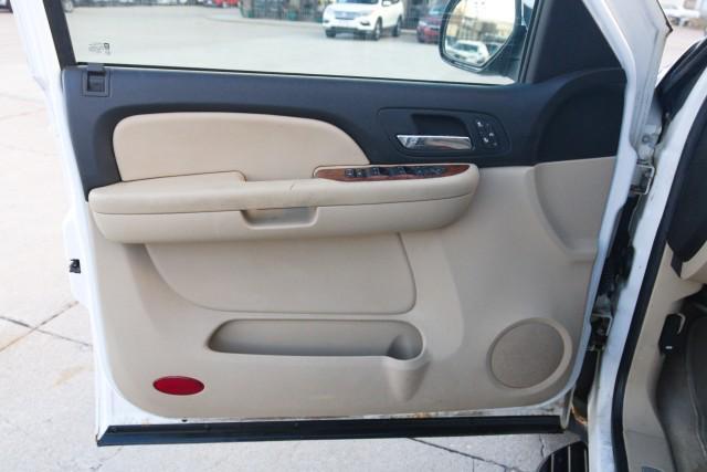 used 2007 Chevrolet Avalanche car, priced at $7,550