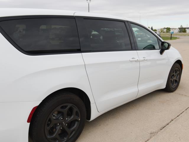 used 2024 Chrysler Pacifica Hybrid car, priced at $39,930