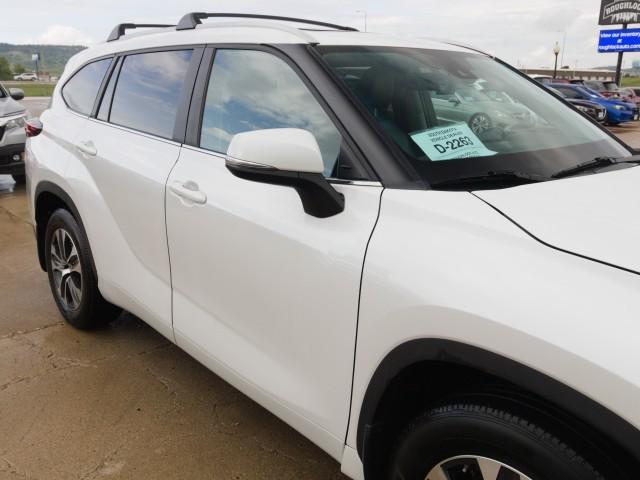 used 2023 Toyota Highlander car, priced at $41,984