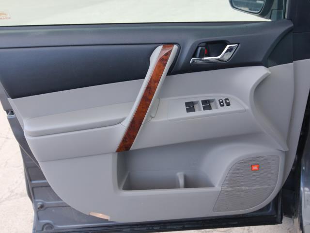 used 2013 Toyota Highlander car, priced at $17,984