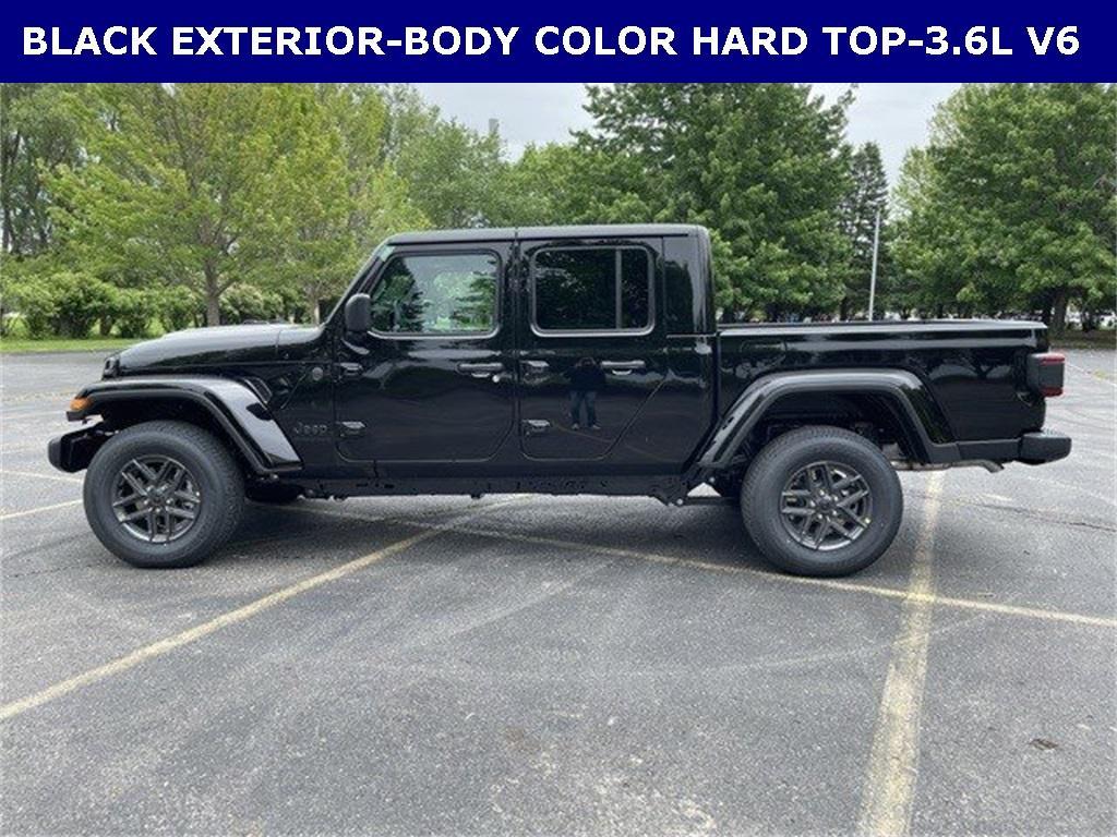 new 2025 Jeep Gladiator car, priced at $43,528