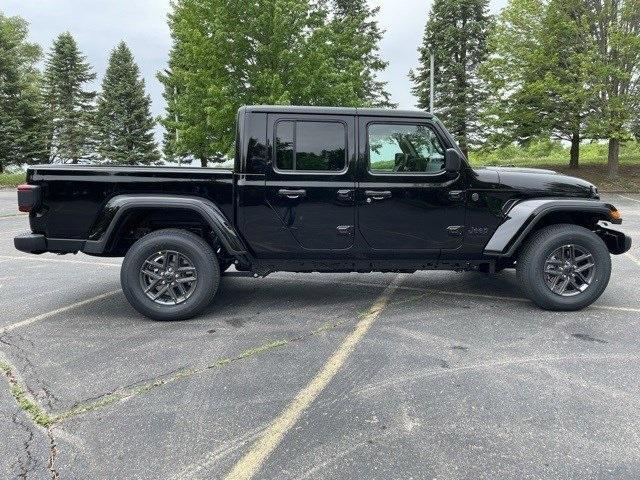 new 2025 Jeep Gladiator car, priced at $43,528