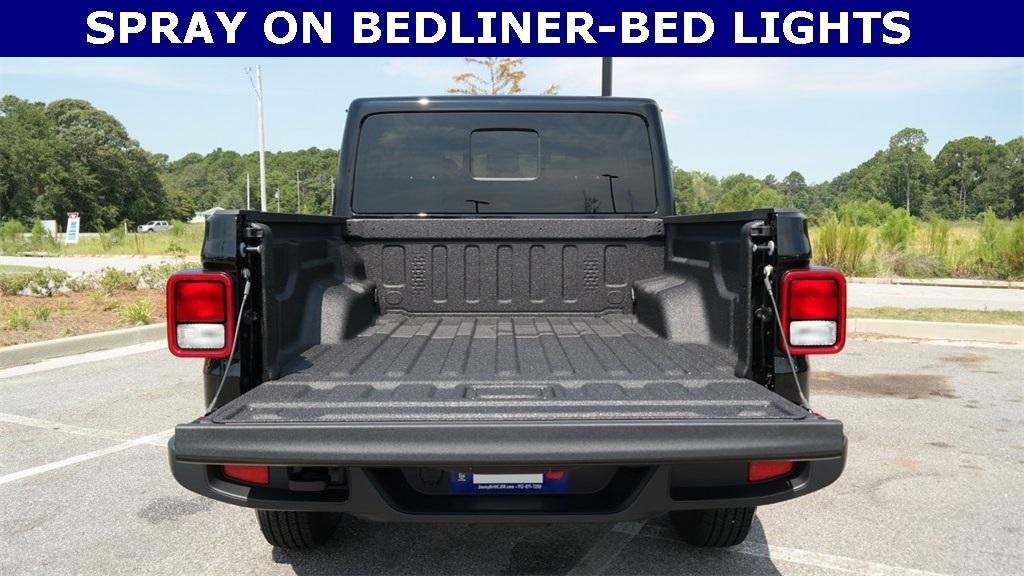 new 2025 Jeep Gladiator car, priced at $42,827
