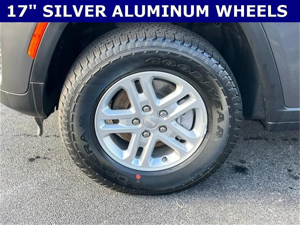 new 2025 Jeep Grand Cherokee car, priced at $32,727