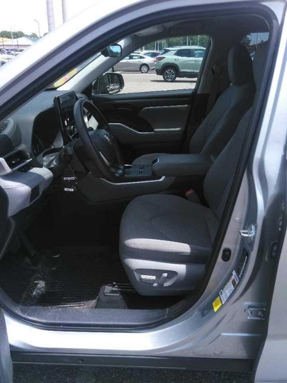 used 2023 Toyota Highlander car, priced at $33,777