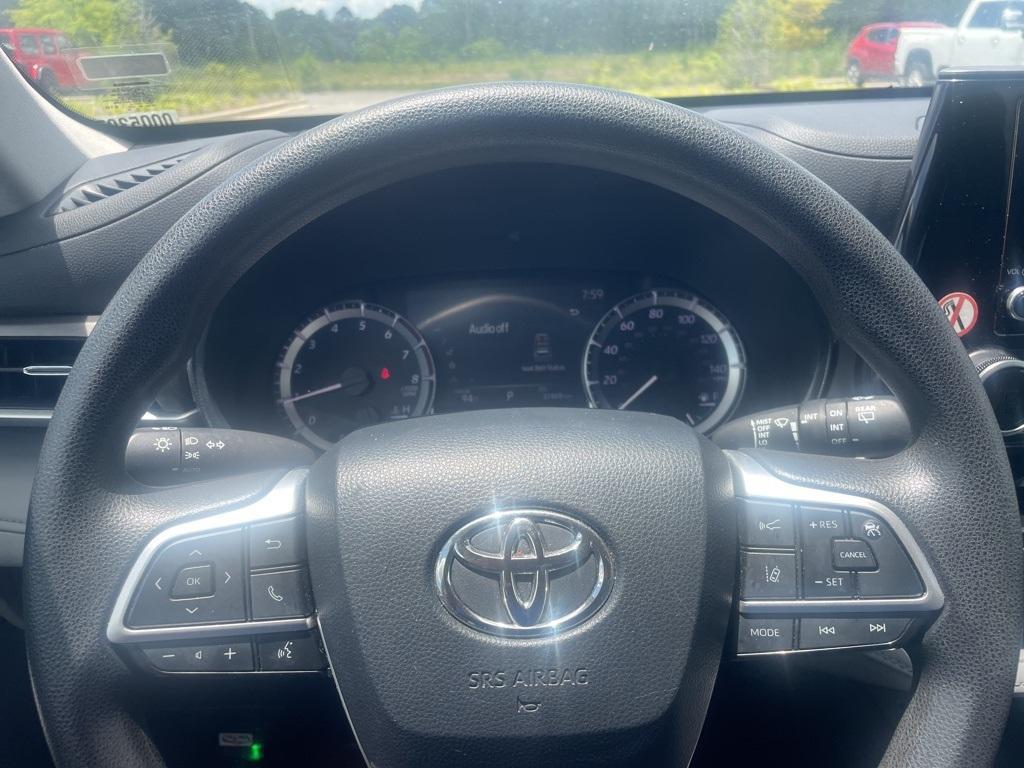 used 2023 Toyota Highlander car, priced at $33,777