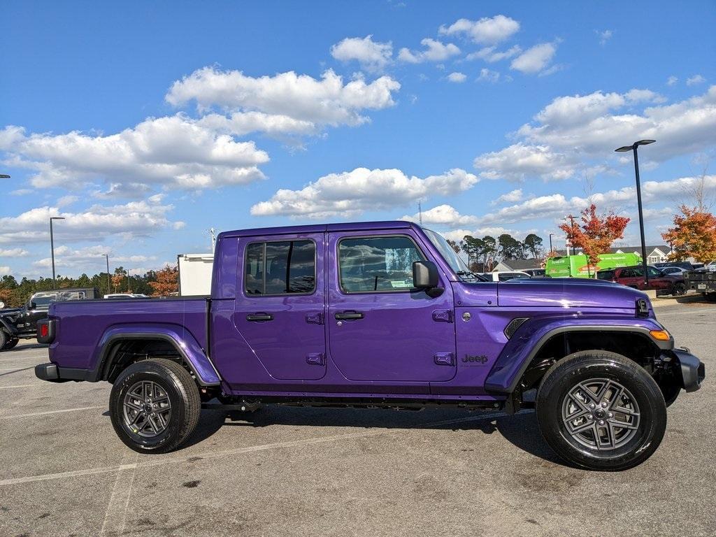 new 2026 Jeep Gladiator car, priced at $46,177