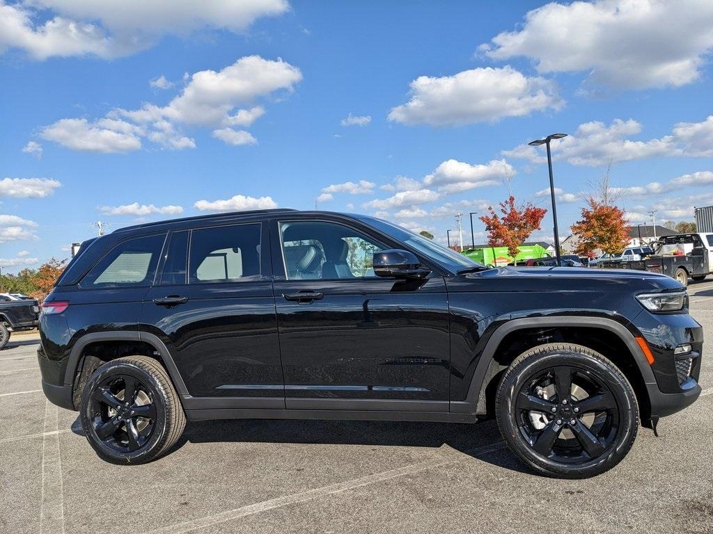 new 2025 Jeep Grand Cherokee car, priced at $41,427