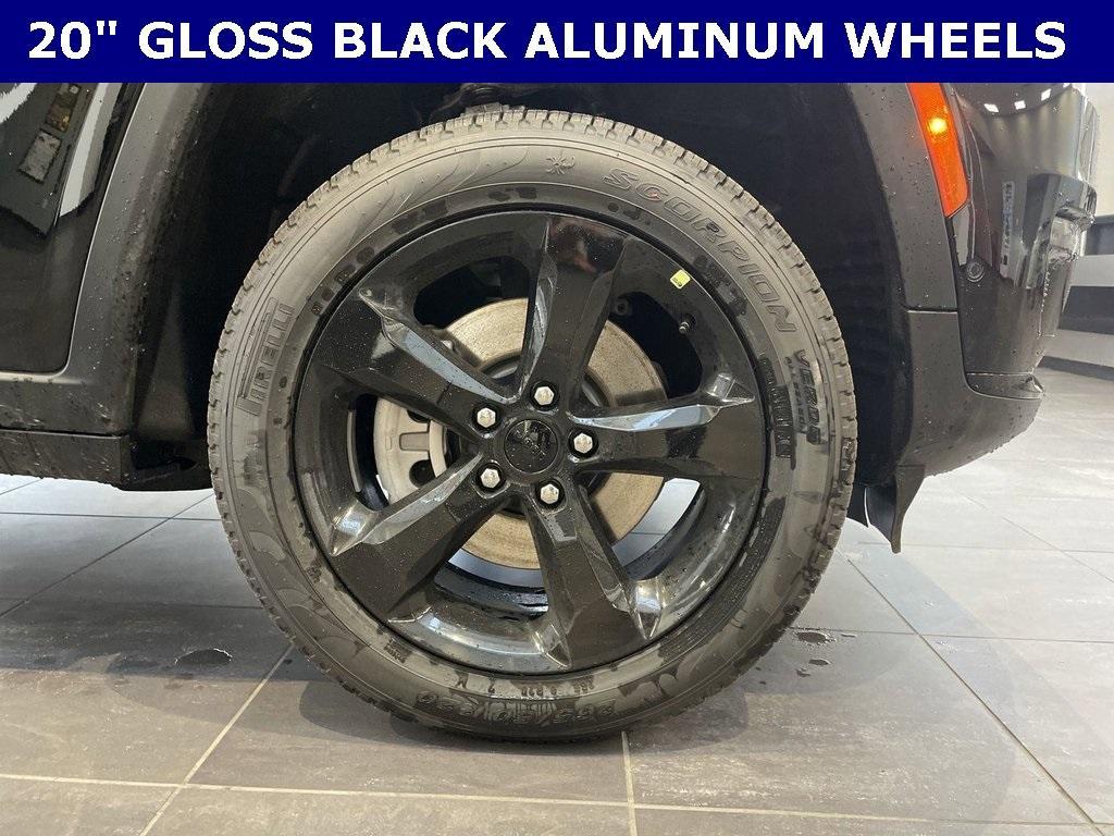 new 2025 Jeep Grand Cherokee car, priced at $45,220