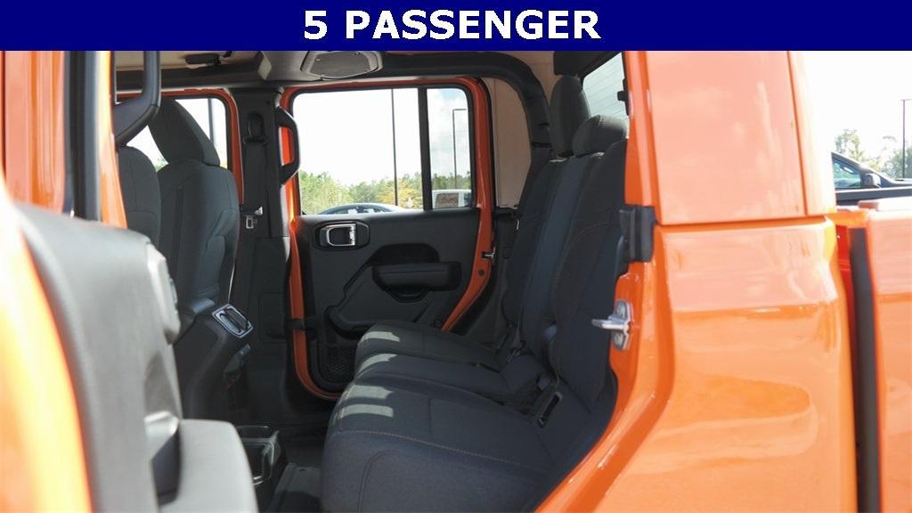 new 2025 Jeep Gladiator car, priced at $35,977