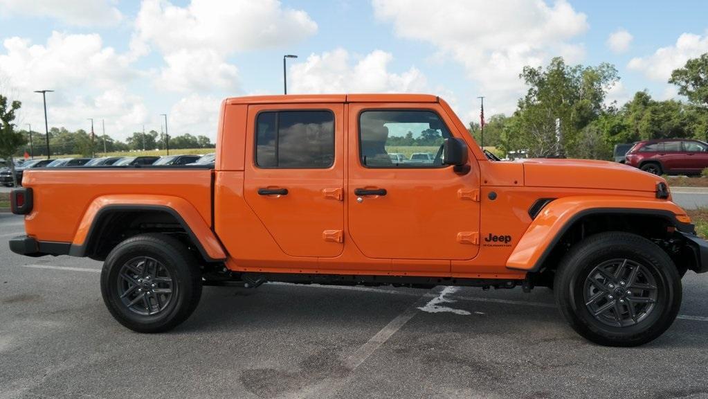 new 2025 Jeep Gladiator car, priced at $35,977