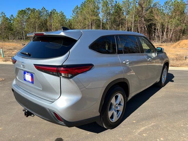 used 2022 Toyota Highlander car, priced at $29,327