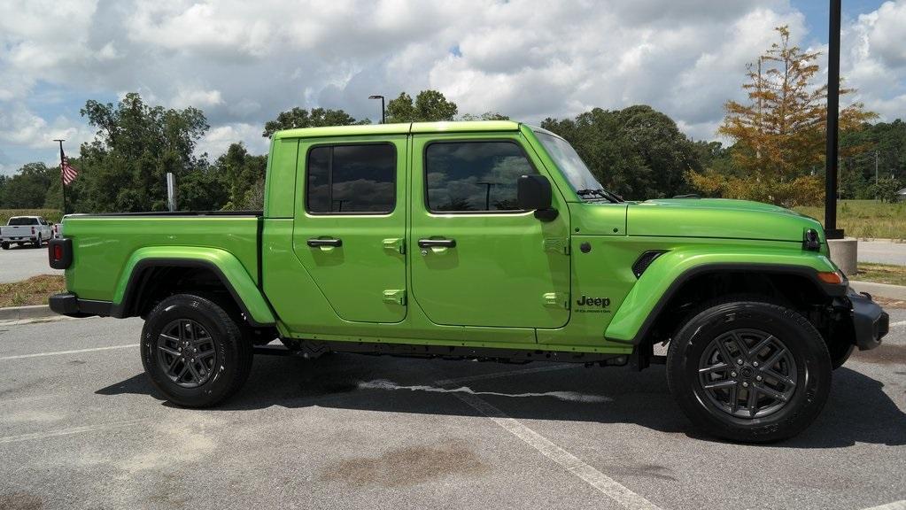 new 2025 Jeep Gladiator car, priced at $35,977