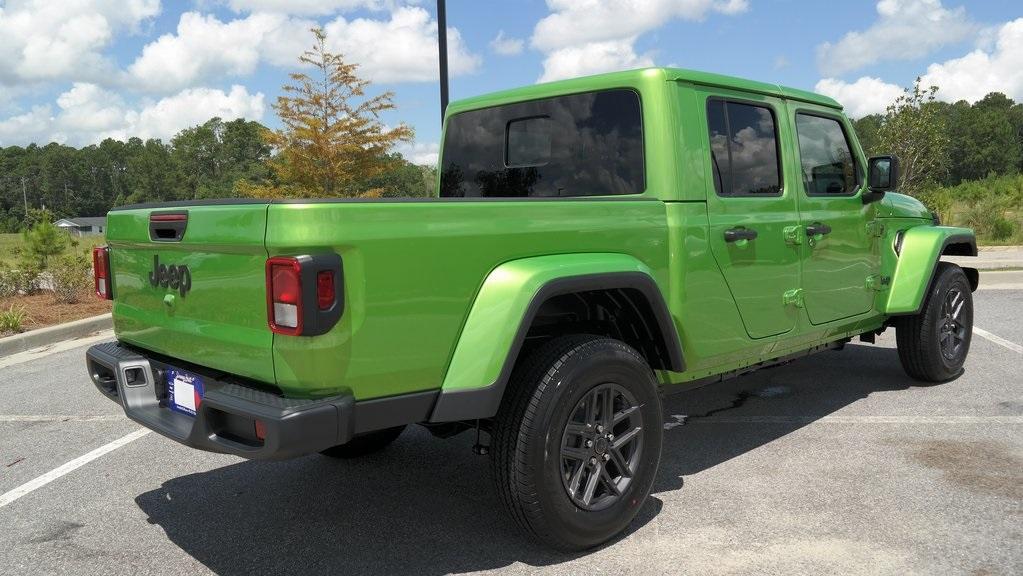 new 2025 Jeep Gladiator car, priced at $35,977