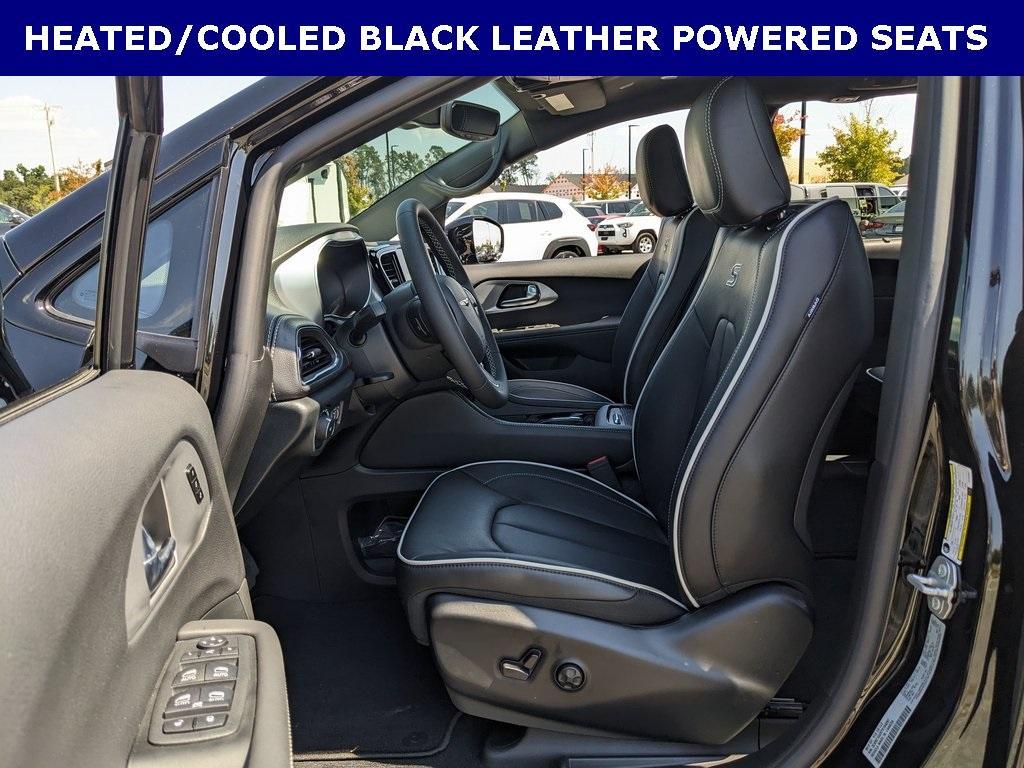 new 2026 Chrysler Pacifica car, priced at $46,627