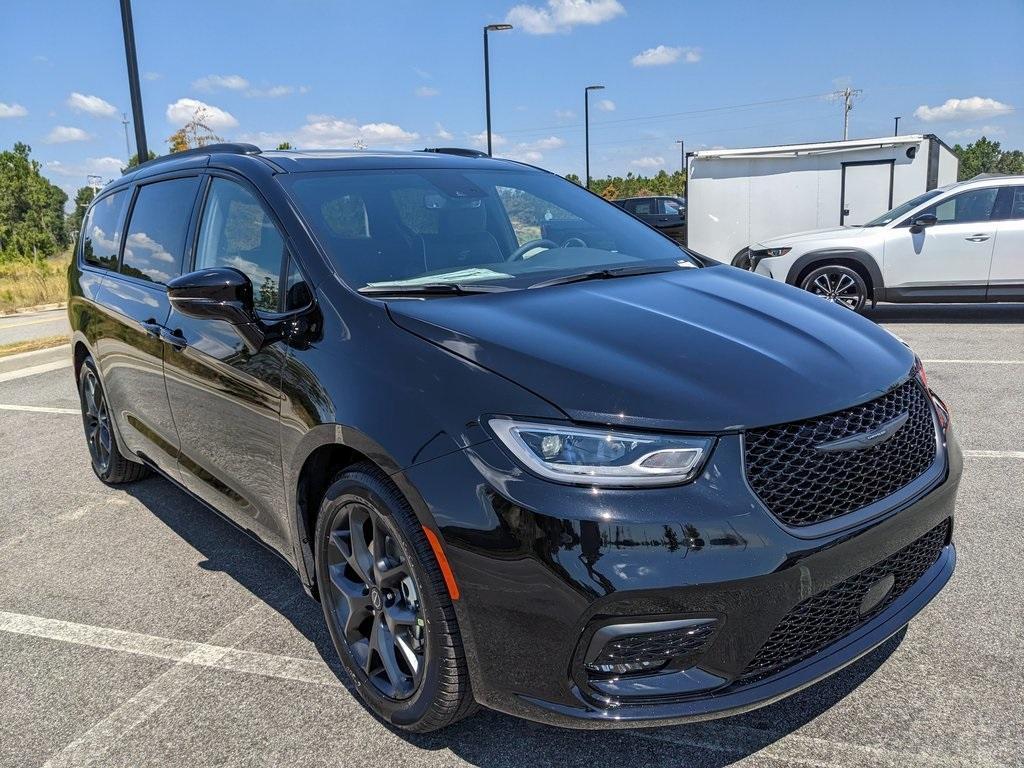 new 2026 Chrysler Pacifica car, priced at $46,627