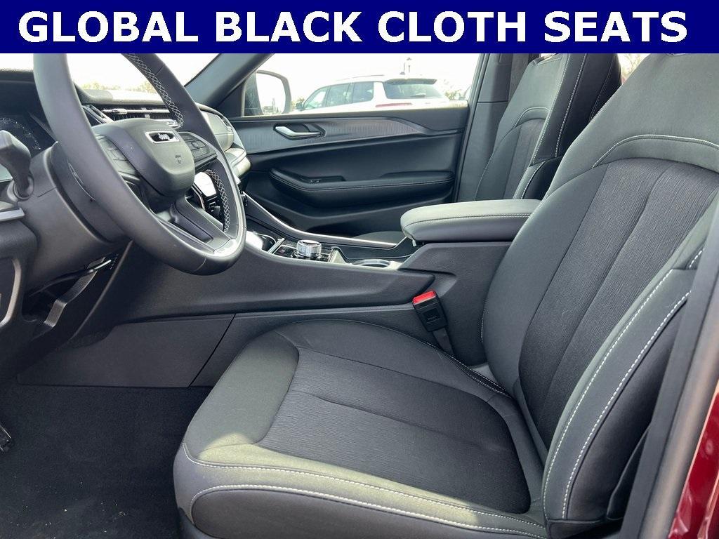new 2025 Jeep Grand Cherokee car, priced at $35,000