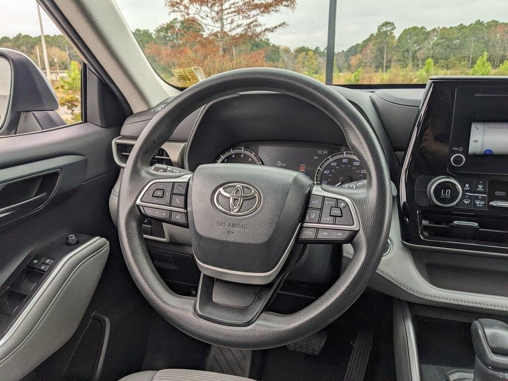 used 2023 Toyota Highlander car, priced at $30,864