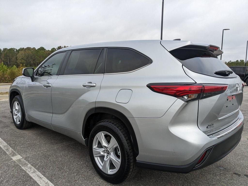 used 2023 Toyota Highlander car, priced at $30,864