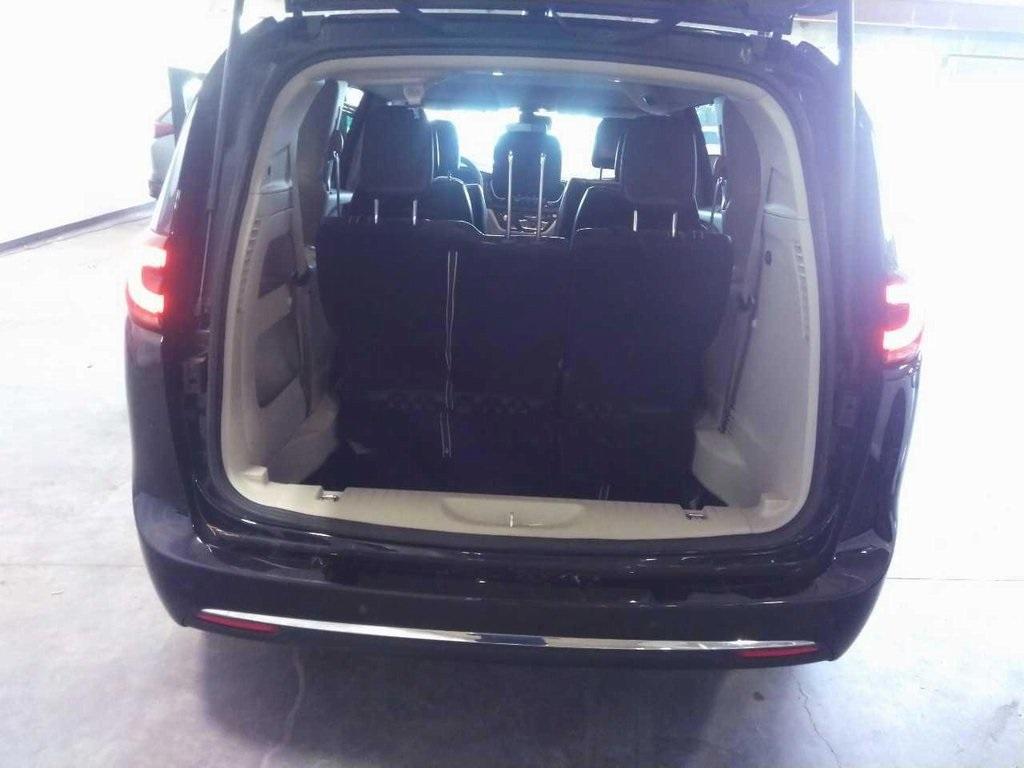 used 2023 Chrysler Pacifica car, priced at $23,435