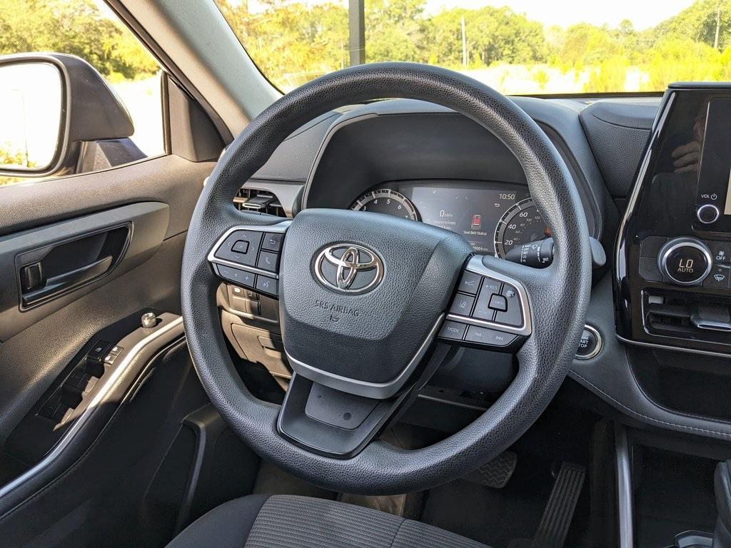 used 2023 Toyota Highlander car, priced at $30,953