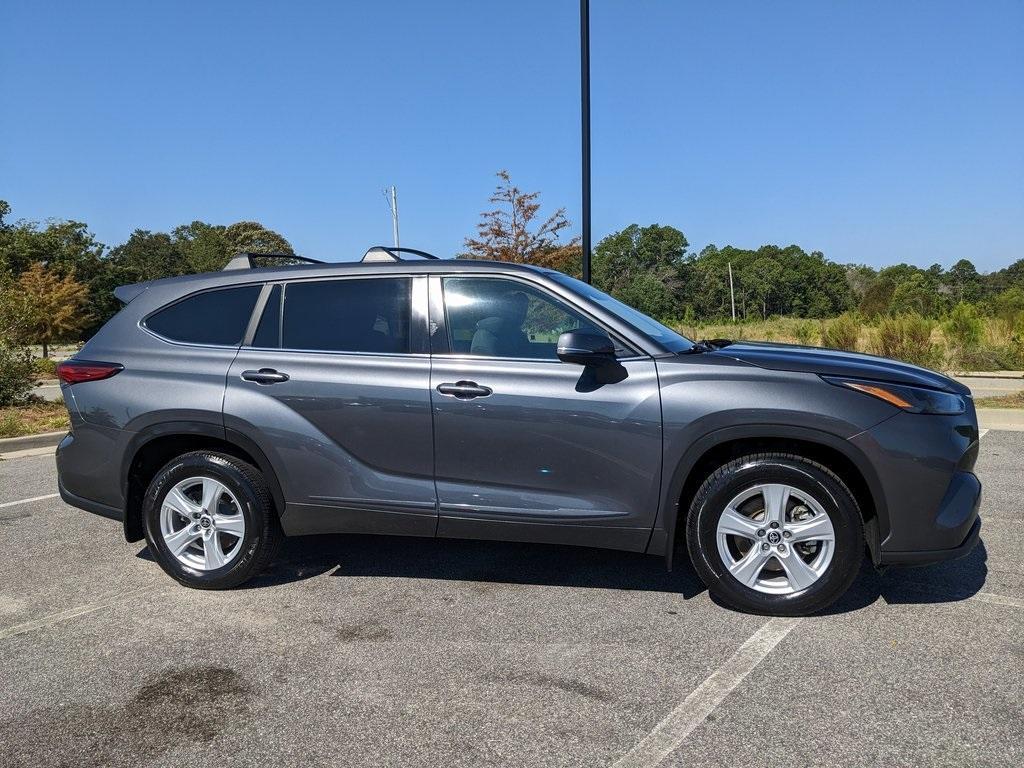 used 2023 Toyota Highlander car, priced at $30,953