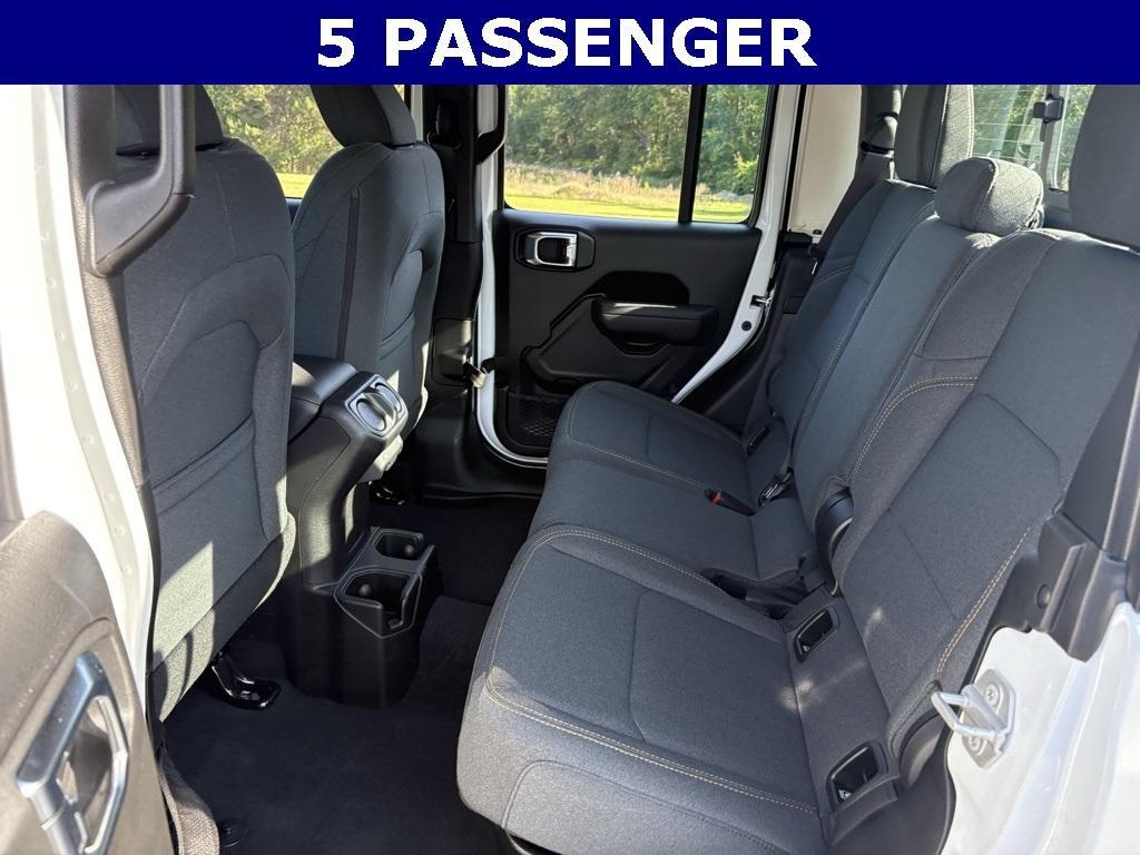 new 2025 Jeep Gladiator car, priced at $37,787