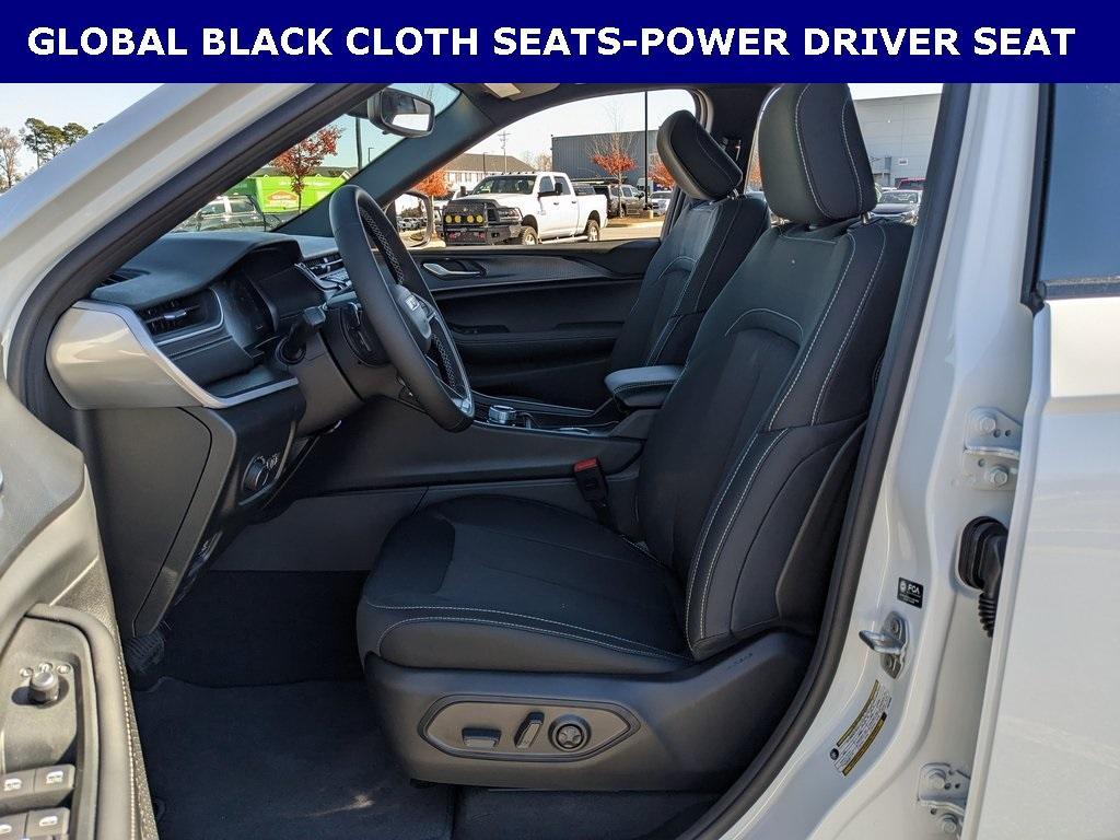 new 2025 Jeep Grand Cherokee car, priced at $33,127