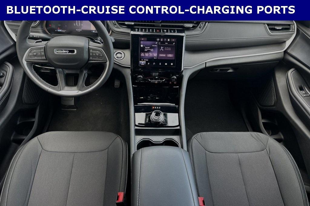 new 2025 Jeep Grand Cherokee car, priced at $35,000
