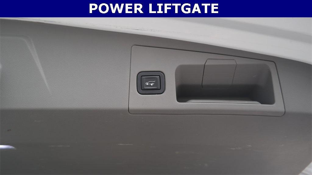 used 2018 Cadillac XT5 car, priced at $20,365