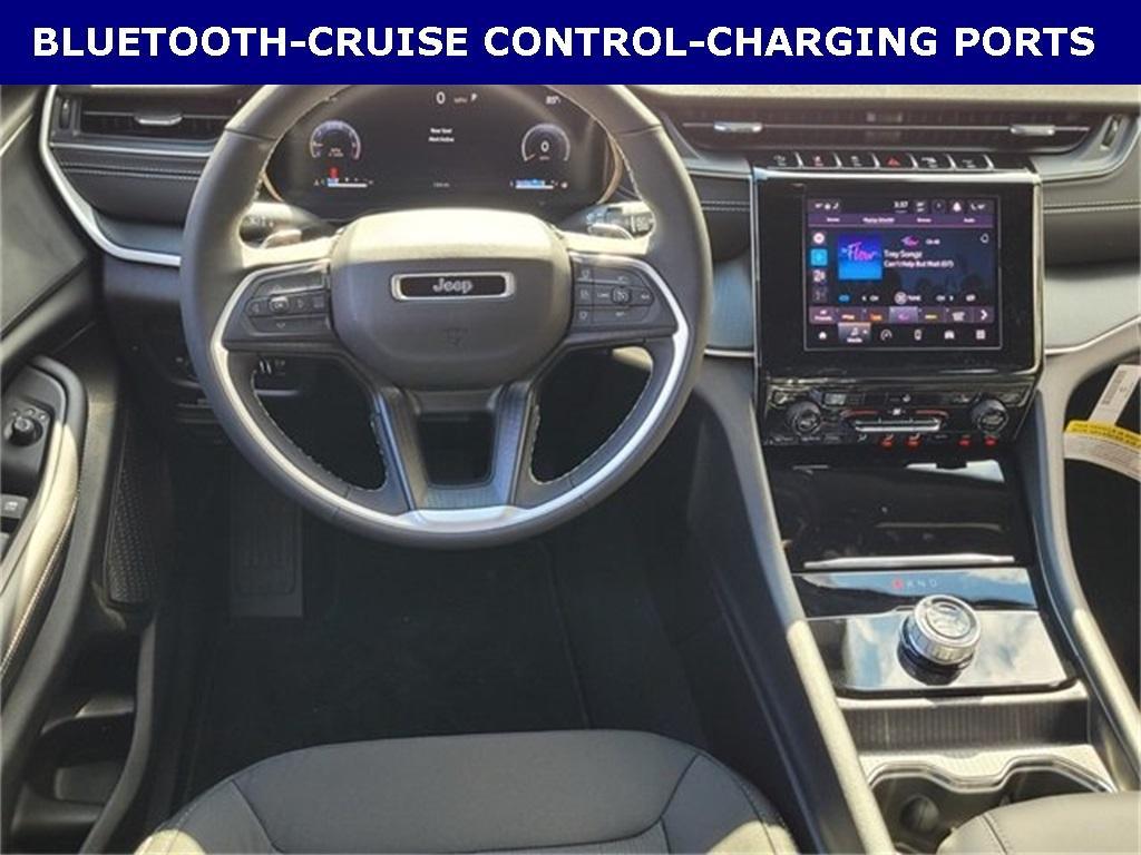 new 2025 Jeep Grand Cherokee car, priced at $35,000