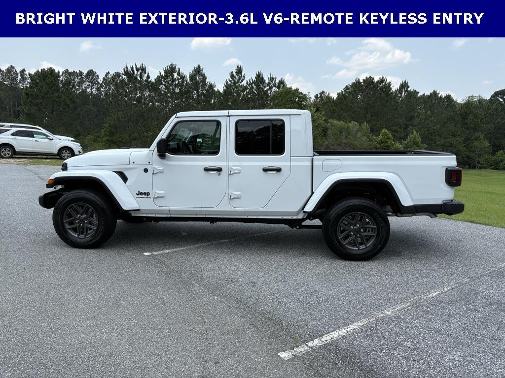 new 2025 Jeep Gladiator car, priced at $42,259