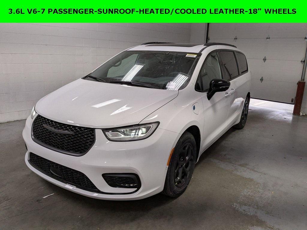 new 2026 Chrysler Pacifica Hybrid car, priced at $55,677