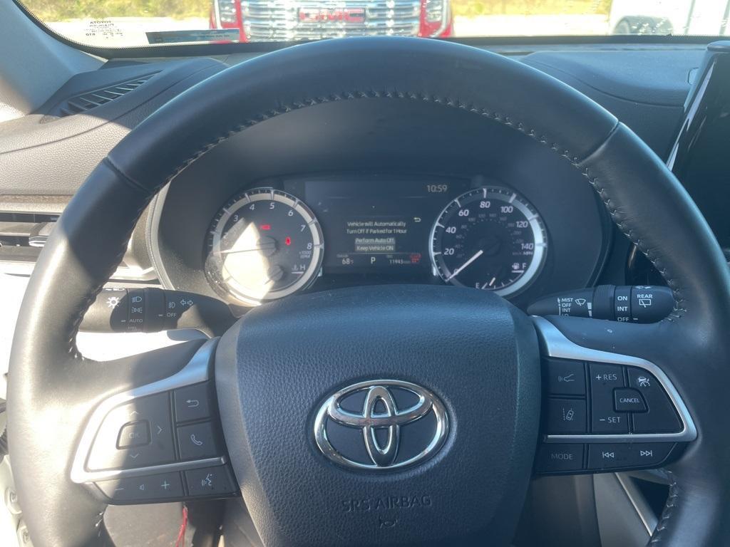 used 2024 Toyota Highlander car, priced at $39,890
