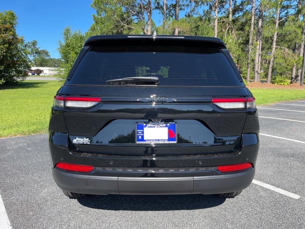 new 2025 Jeep Grand Cherokee car, priced at $40,569
