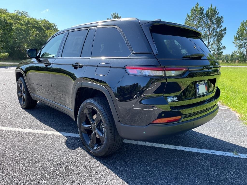 new 2025 Jeep Grand Cherokee car, priced at $40,569