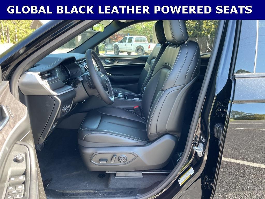 new 2025 Jeep Grand Cherokee car, priced at $40,569