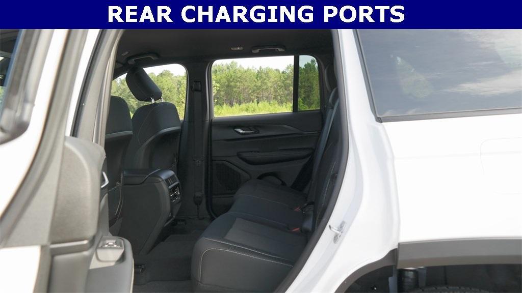 new 2025 Jeep Grand Cherokee car, priced at $34,677