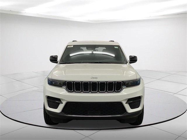 new 2025 Jeep Grand Cherokee car, priced at $32,498