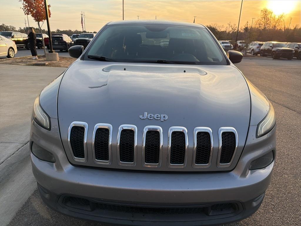 used 2016 Jeep Cherokee car, priced at $7,477