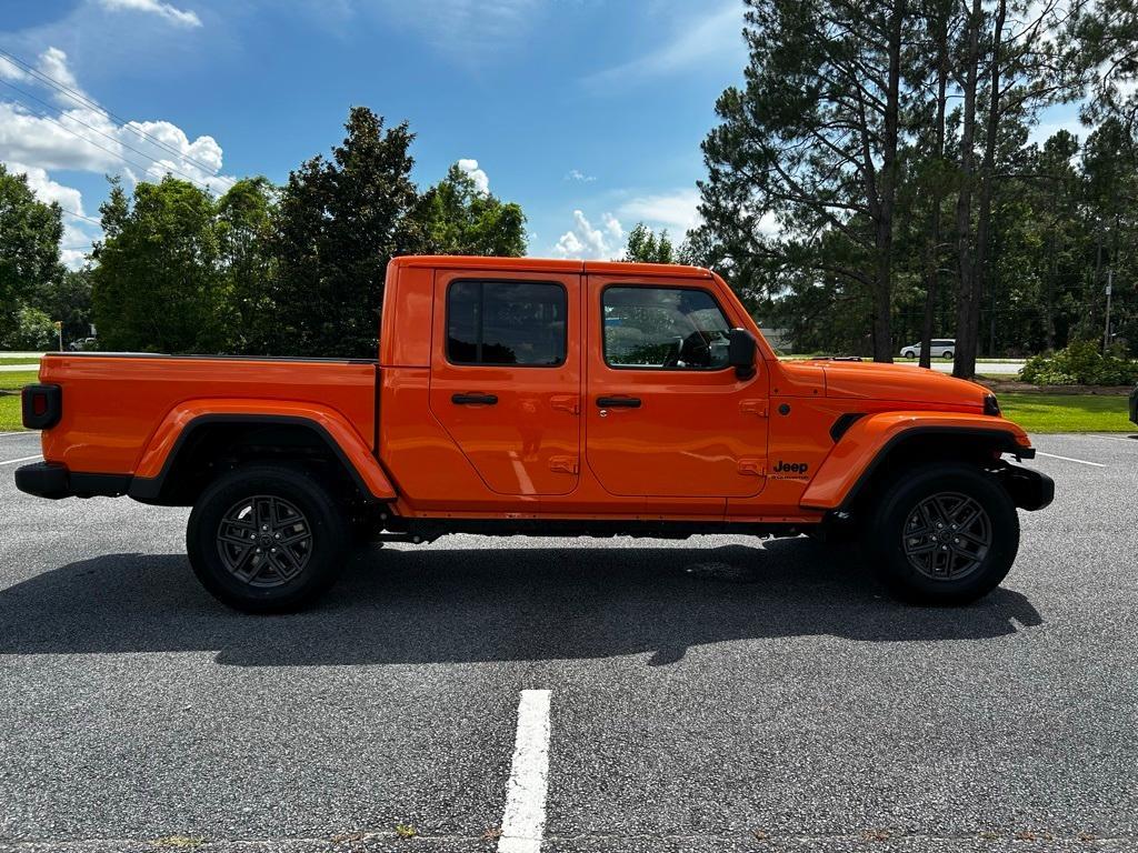 new 2025 Jeep Gladiator car, priced at $35,977