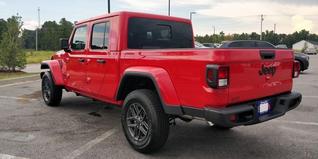 new 2025 Jeep Gladiator car, priced at $35,977