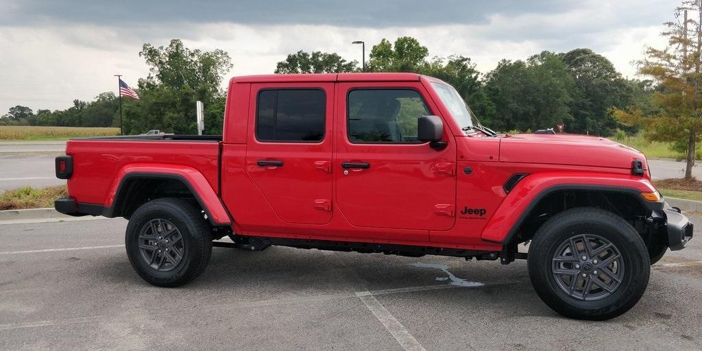 new 2025 Jeep Gladiator car, priced at $35,977