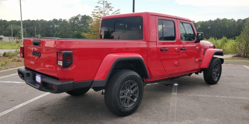 new 2025 Jeep Gladiator car, priced at $35,977