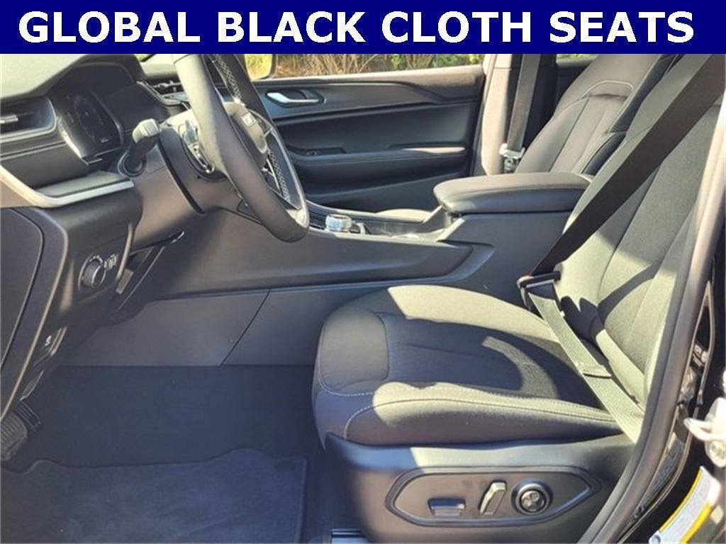 new 2025 Jeep Grand Cherokee car, priced at $33,227