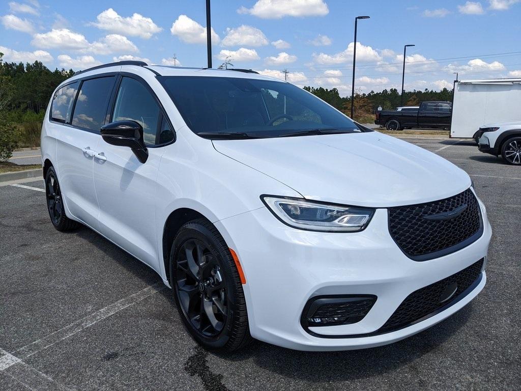 new 2026 Chrysler Pacifica car, priced at $44,524
