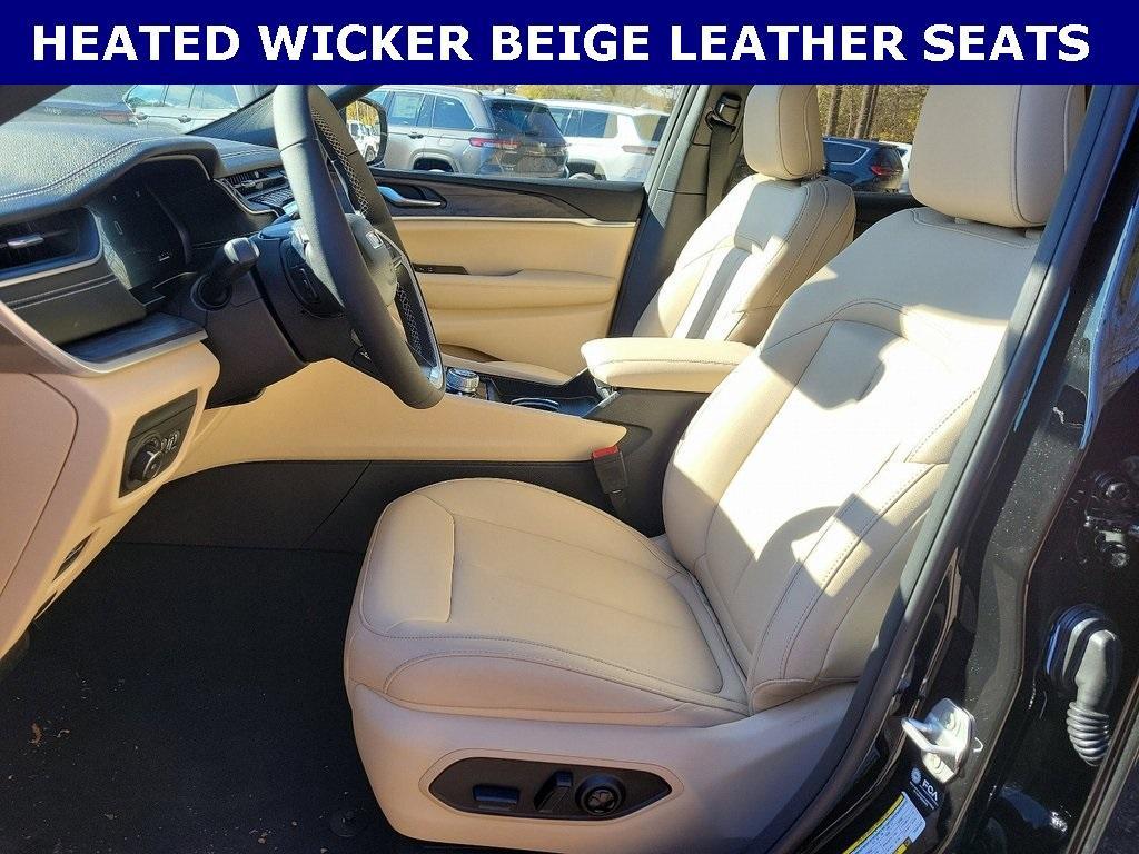 new 2025 Jeep Grand Cherokee car, priced at $42,977