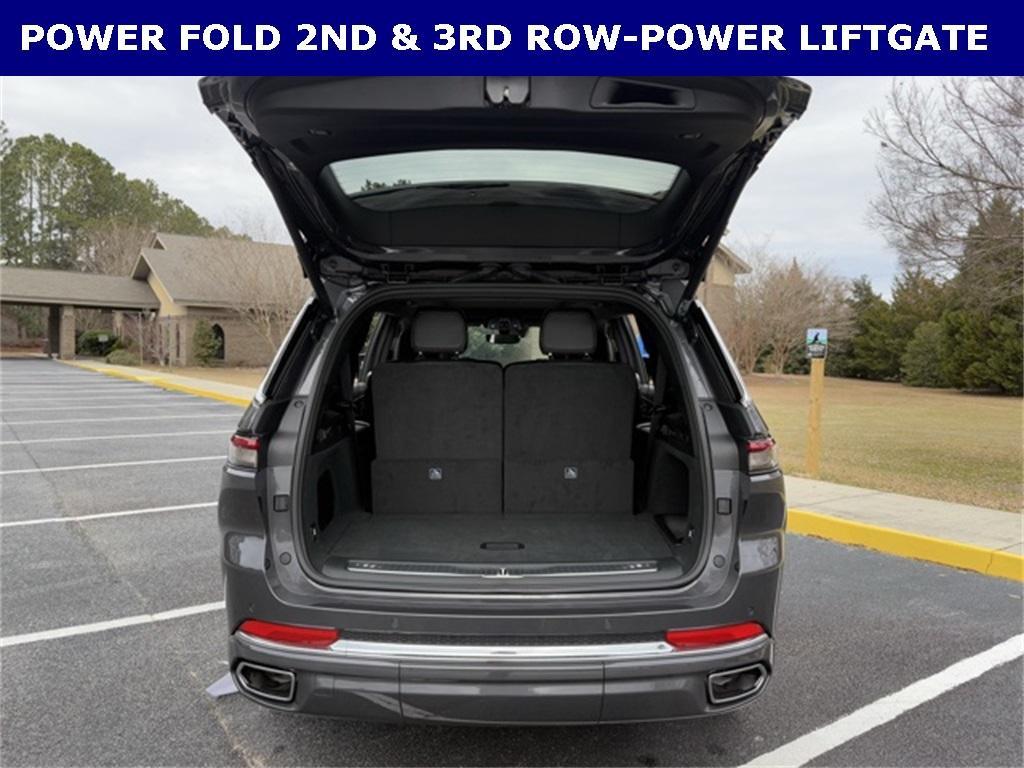 new 2025 Jeep Grand Cherokee L car, priced at $52,677