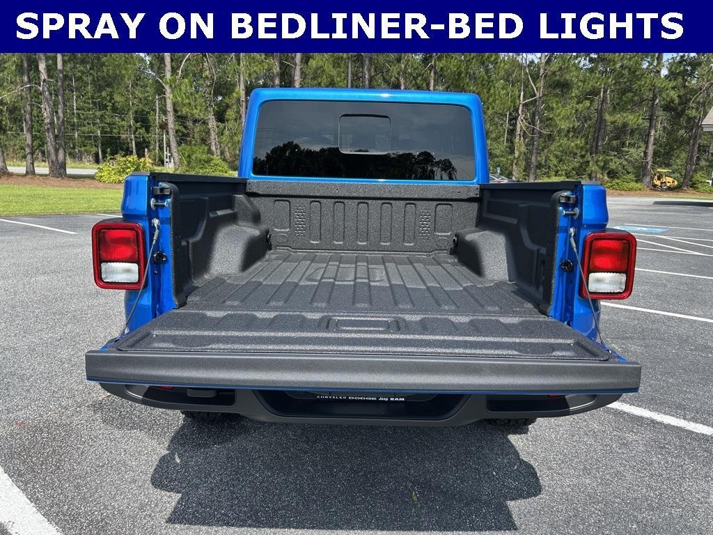 new 2025 Jeep Gladiator car, priced at $43,683