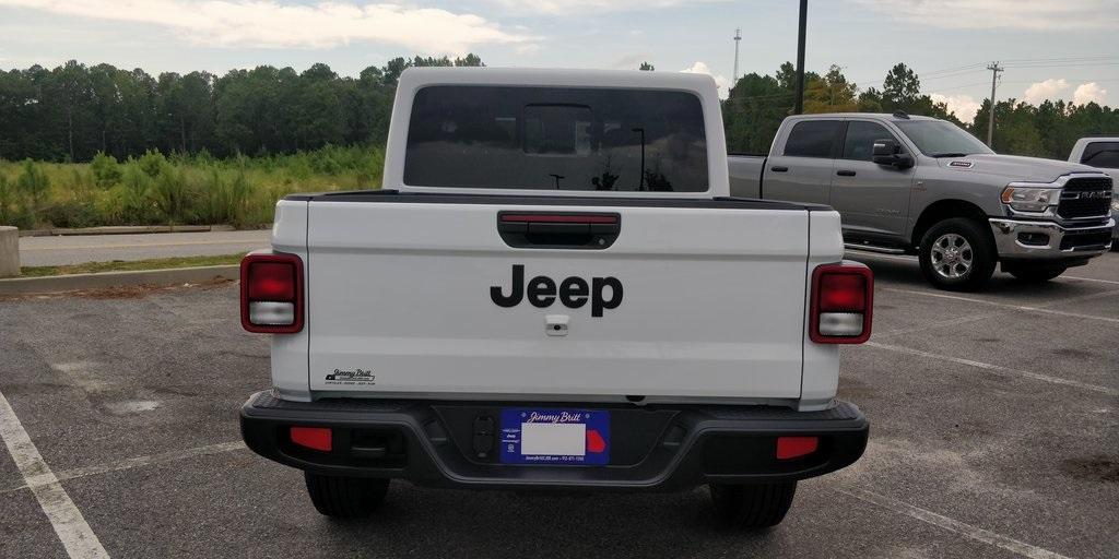 new 2025 Jeep Gladiator car, priced at $39,227